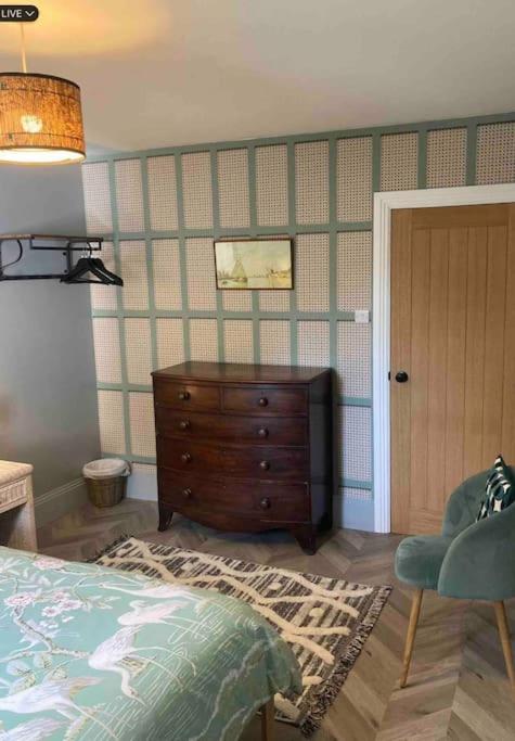 Spacious Semi-Detached Southsea House, Free Parking On Drive Portsmouth Zewnętrze zdjęcie