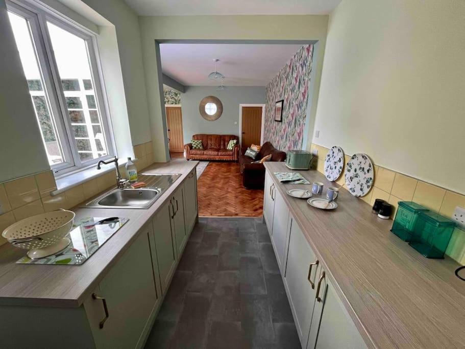 Spacious Semi-Detached Southsea House, Free Parking On Drive Portsmouth Zewnętrze zdjęcie